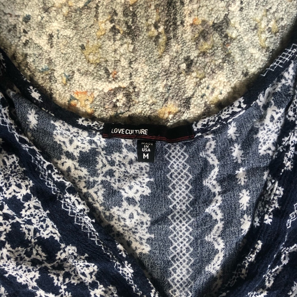 Blue and White Floral Print Ruffle Sleeve Crop Top - Picture 2 of 3